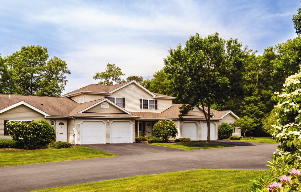 Apartments in Center Moriches Mirror Pond Luxury Apartments